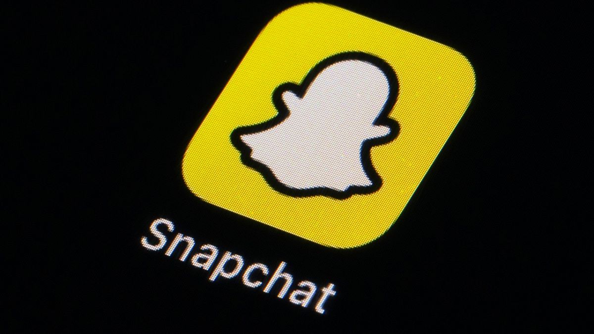 Dutch doctors file complaint against Snapchat over sale of illegal vapes
