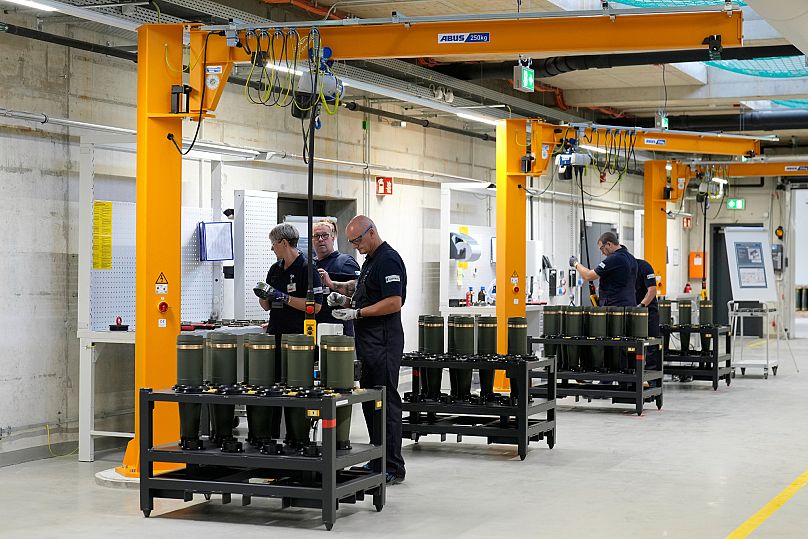 Testproduktion in einer neu errichteten Artillerie-Munitionsfabrik des deutschen Rüstungsunternehmens Rheinmetall in Unterlüß, Deutschland, am Mittwoch, 27. August 2025.