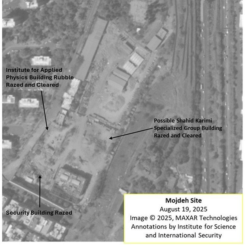L'immagine satellitare del sito di Mojdeh, scattata da Maxar Technologies il 19 agosto 2025 e pubblicata dal think tank Isis mostra edifici demoliti