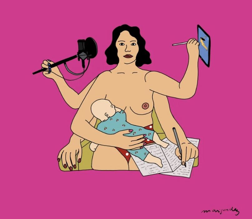 La autora, también ilustradora y locutora, muestra en esta viñeta las dificultades para ser escritora, artista y madre al mismo tiempo. 