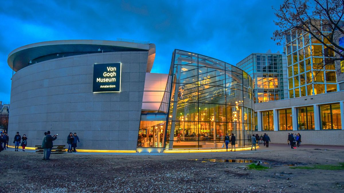 Van Gogh Museum warns of closure unless Dutch state meets €2.5m funding shortfall
