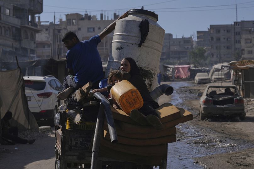 نازحون فلسطينيون يغادرون شمال غزة، الخميس 28 أغسطس 2025.