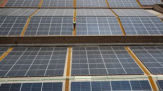 Bénin : un projet solaire de 45 millions d’euros pour électrifier 50 000 foyers 