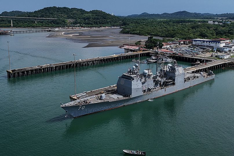 USS Lake Erie в Панамском канале