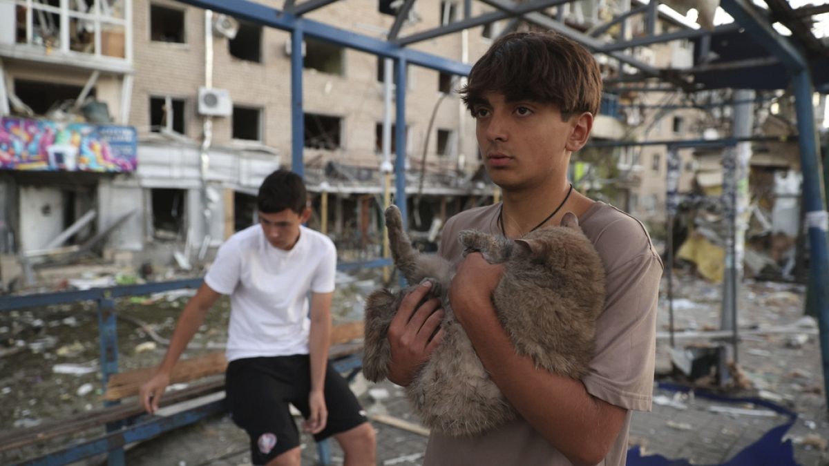 Ukraine : la Russie frappe les infrastructures énergétiques, 30 000 personnes privées de courant