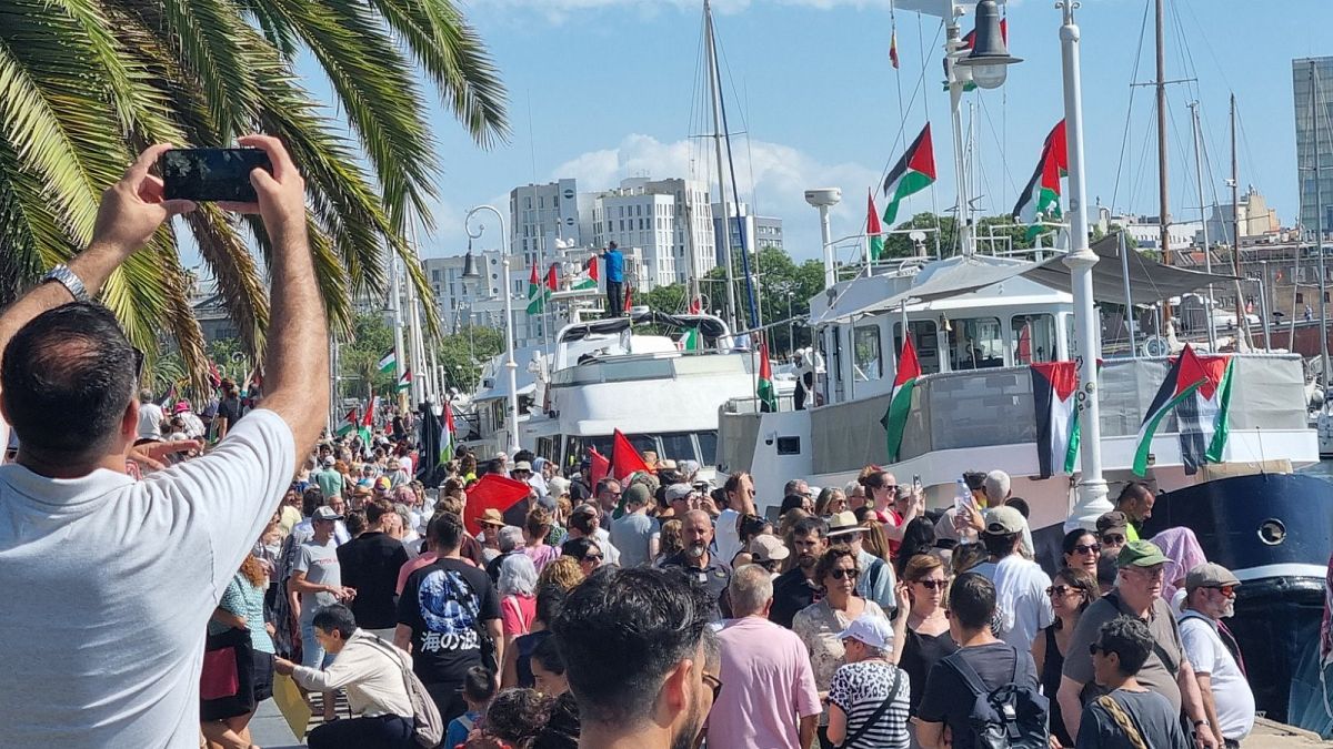 Une flottille internationale quitte Barcelone pour soutenir Gaza, Greta Thunberg à bord