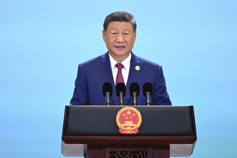 Çin Devlet Başkanı Xi Jinping Jinping, Çin'in Tianjin kentinde düzenlenen ŞİÖ Zirvesi'ne katılanlar için verilen yemekte konuşuyor, 31 Ağustos 2025.