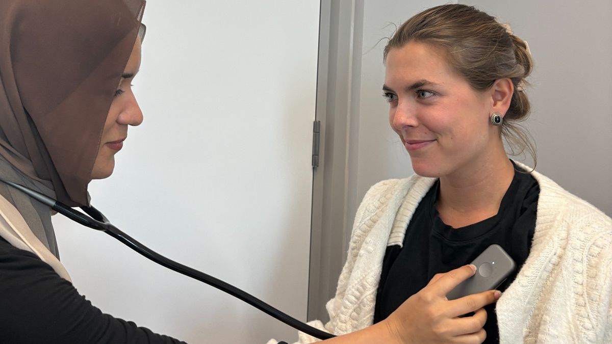 AI stethoscope can detect heart issues in 15 seconds, UK doctors find