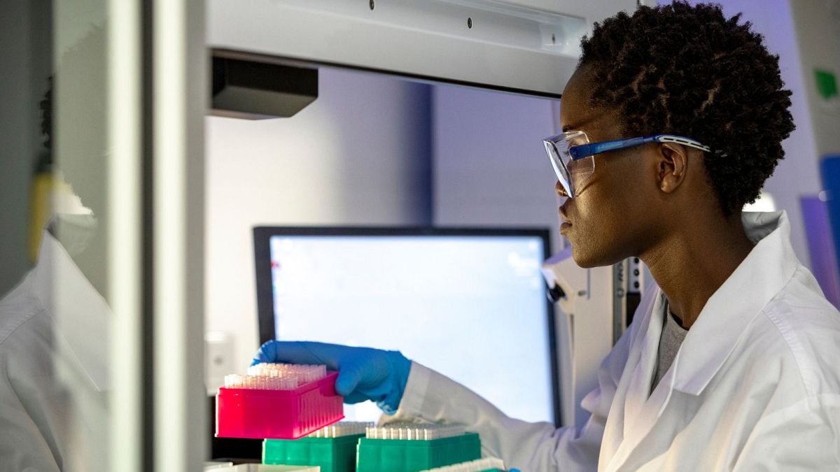 Which countries spend the most money on cancer research?