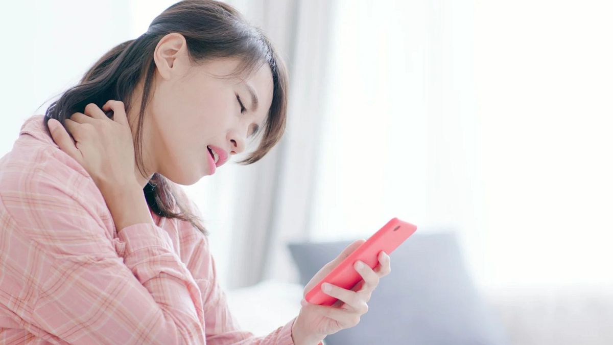 "Cou texto" : les smartphones sont-ils plus nocifs qu'on ne le pense ?