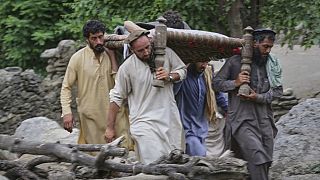 L'Afghanistan enterre les victimes du séisme ayant fait au moins 900 morts