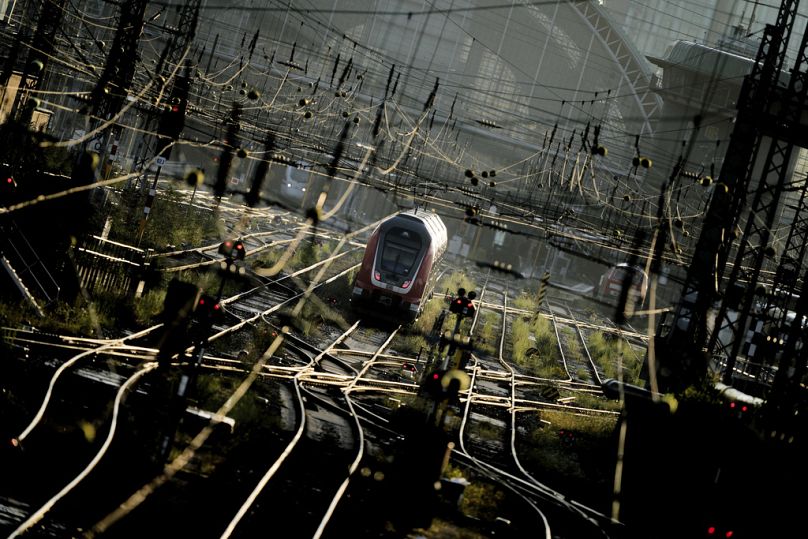 Immer wieder werden in Deutschland schwere Verbrechen wie Mord an Bahnhöfen begangen. (Symbolbild)