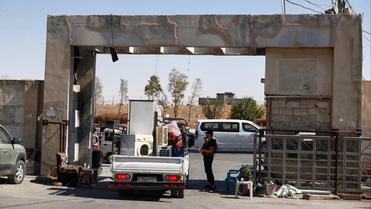 Alawites flee homes in Damascus suburb after threats from armed group