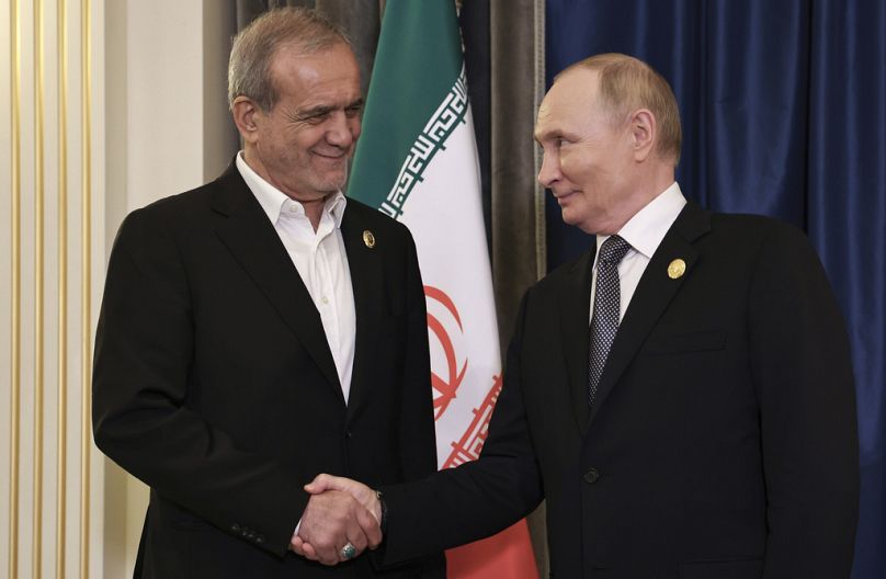 دیدار مسعود پزشکیان و ولادیمیر پوتین در چین