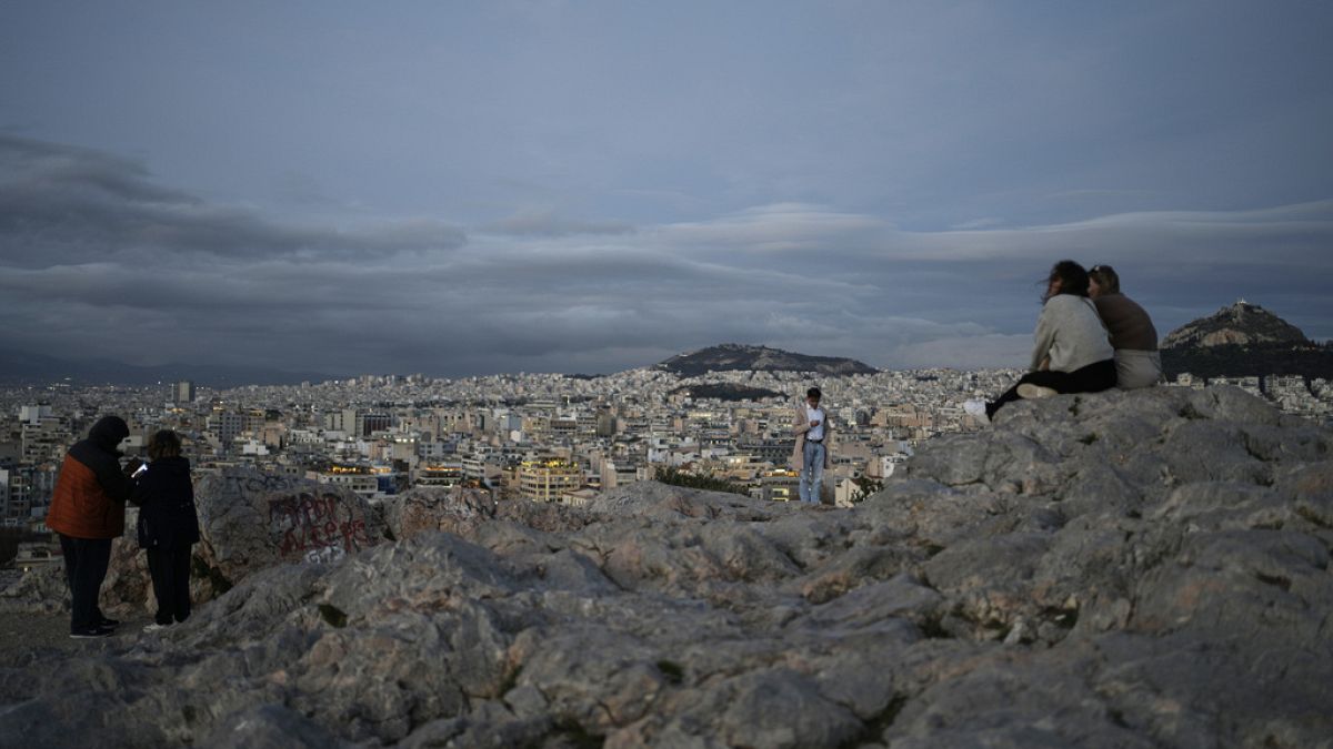 Ευρωβαρόμετρο: «Η χώρα κινείται προς τη λάθος κατεύθυνση», λένε επτά στους δέκα Έλληνες Ευρωβαρόμετρο: «Η χώρα κινείται προς τη λάθος κατεύθυνση», λένε επτά στους δέκα Έλληνες