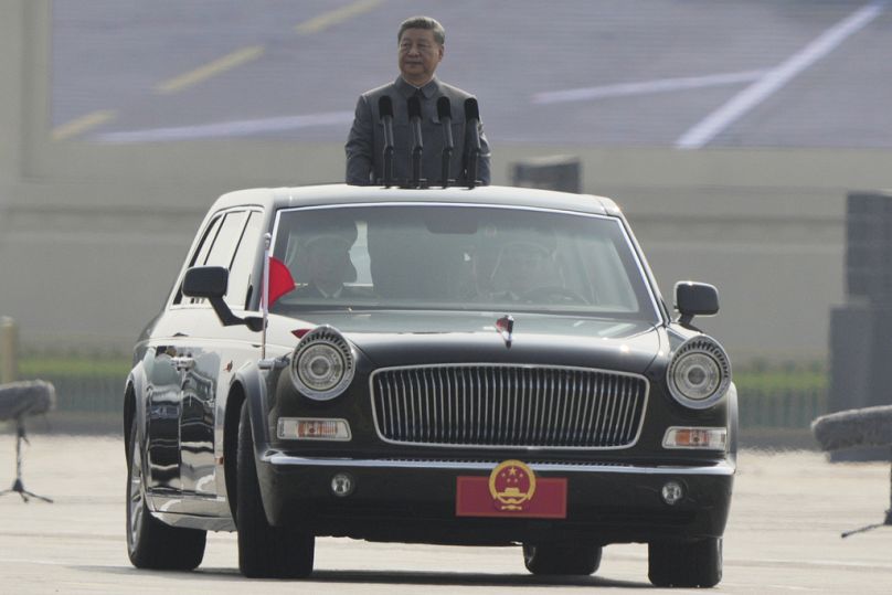 Le président chinois Xi Jinping passe en revue les troupes lors du défilé militaire marquant le 80e anniversaire de la fin de la Seconde Guerre mondiale. 