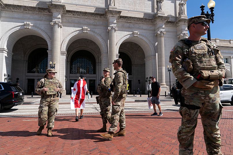 Soldati della Guardia nazionale pattugliano l'area di Union Station a Washington (2 settembre 2025)