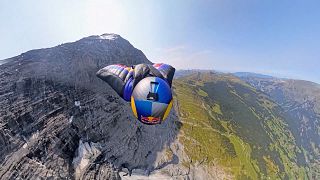 Le record de wingsuit de Peter Salzmann à 347 km/h montré dans de nouvelles images