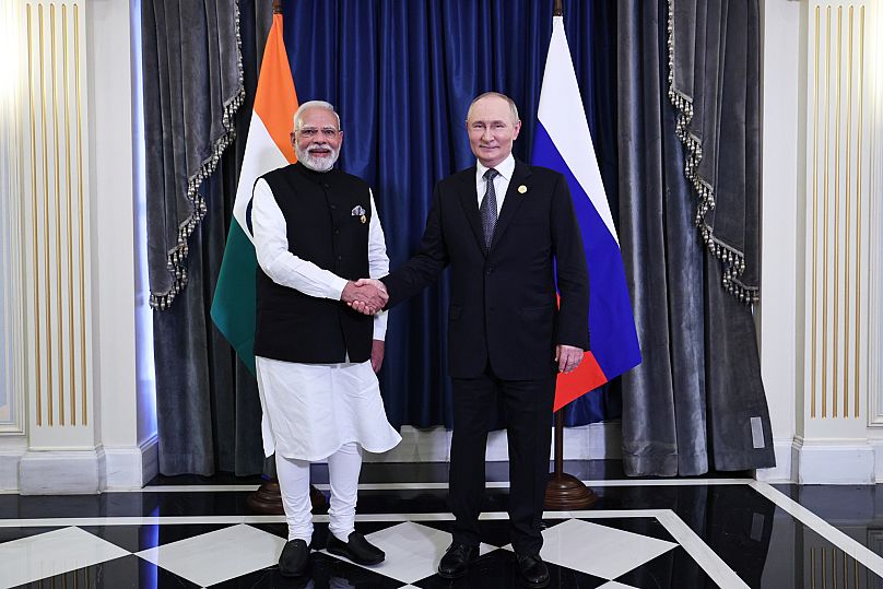 Hindistan Başbakanı Narendra Modi ve Rusya Devlet Başkanı Vladimir Putin, Şanghay İşbirliği Örgütü zirvesinde, Tianjin, 1 Eylül 2025