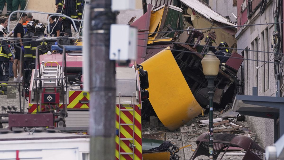 Lisbonne : le déraillement du funiculaire de Glória fait au moins 17 morts
