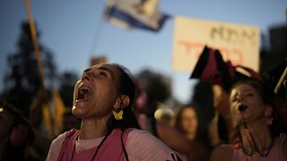 La police évacue les manifestants des rails alors que les Israéliens réclament un cessez-le-feu à Gaza