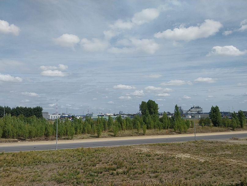 The 3M chemical plant in Zwijndrecht, seen from a distance.