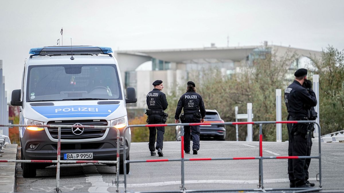 Plusieurs enfants parmi les blessés : une voiture fonce dans la foule à Berlin