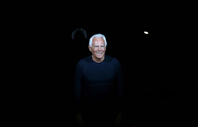 DOSSIER - Le créateur de mode italien Giorgio Armani à la fin de sa collection homme Emporio Armani automne-hiver 2014, dans le cadre de la Fashion Week de Milan, 13.01.14