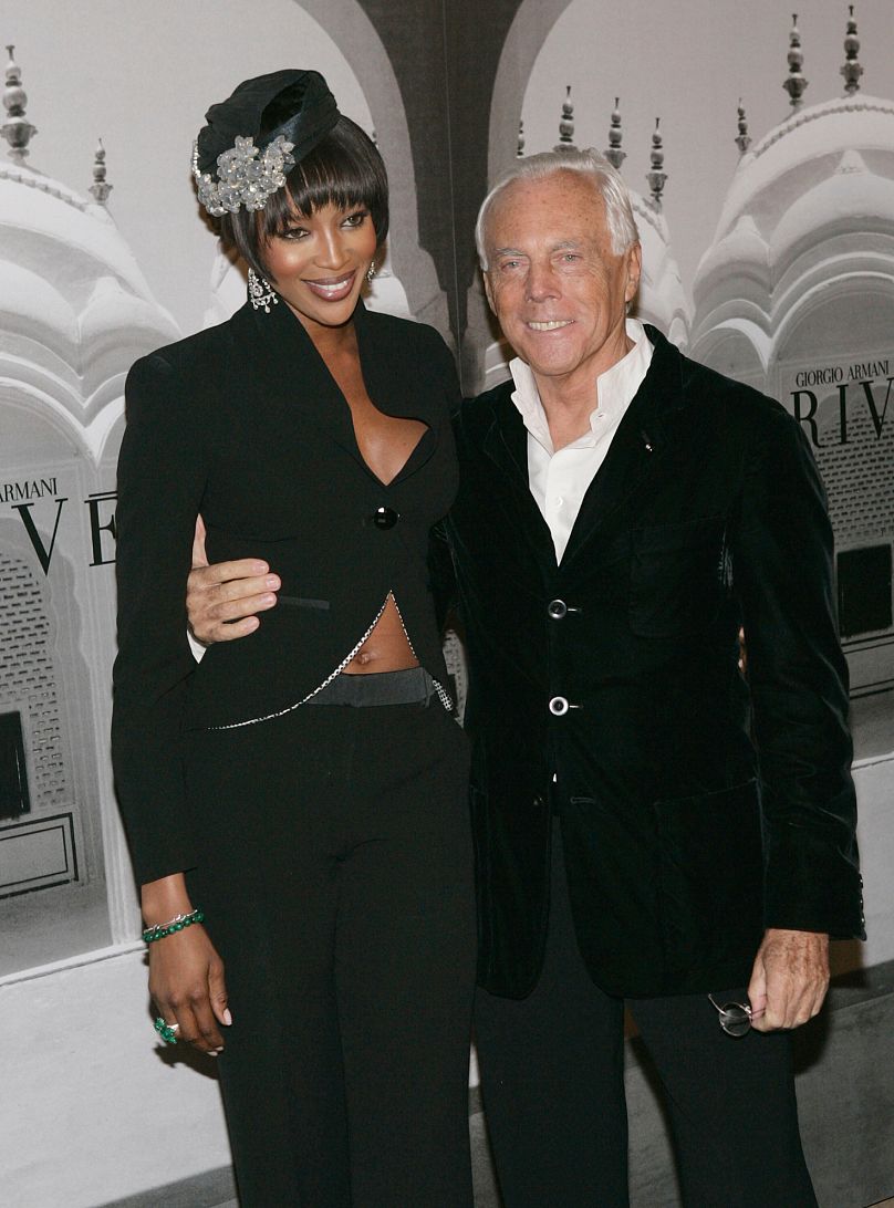 La modella Naomi Campbell con Giorgio Armani alla sfilata di Armani Privé prima della cerimonia degli Oscar a Los Angeles nel 2007