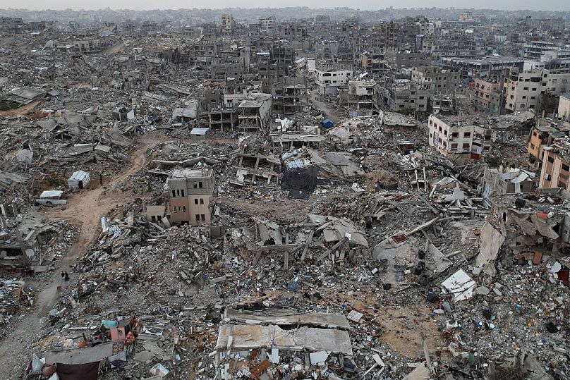 Una fotografia aerea scattata da un drone mostra la distruzione causata dall'offensiva aerea e terrestre israeliana a Jabaliya, 16 febbraio 2025.