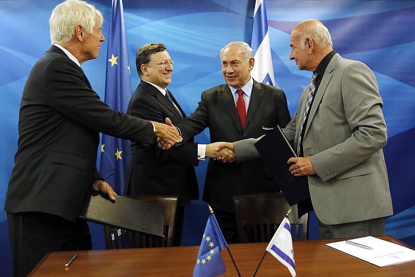 José Manuel Barroso uniós bizottsági elnök, Netanjahu izraeli miniszterelnök és Jákov Peri, Brüsszel, 2014