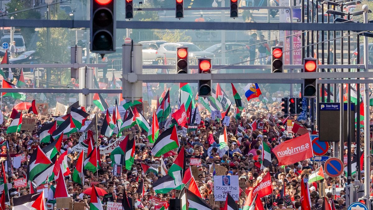 Tens of thousands of protesters draw the Red Line for Gaza in Brussels