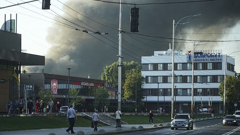 Füst száll fel a legújabb orosz rakétatámadások után Kijevben