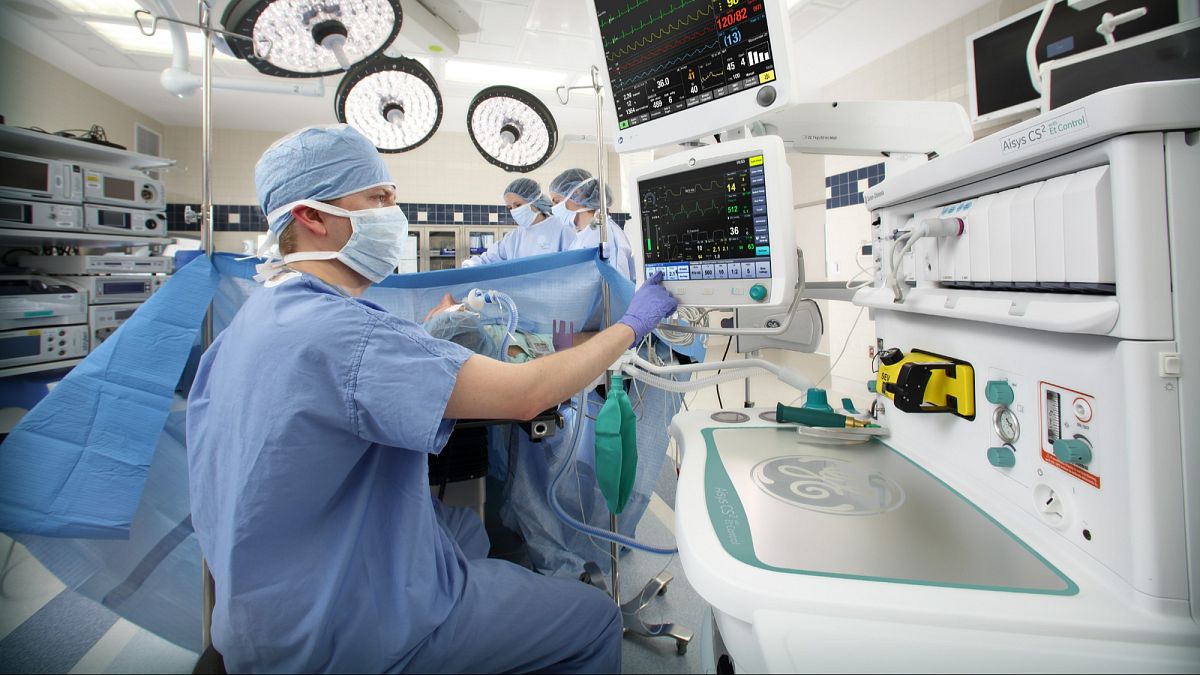 Ouverture du procès de Frédéric Péchier, l'anesthésiste soupçonné d'avoir empoisonné 30 patients