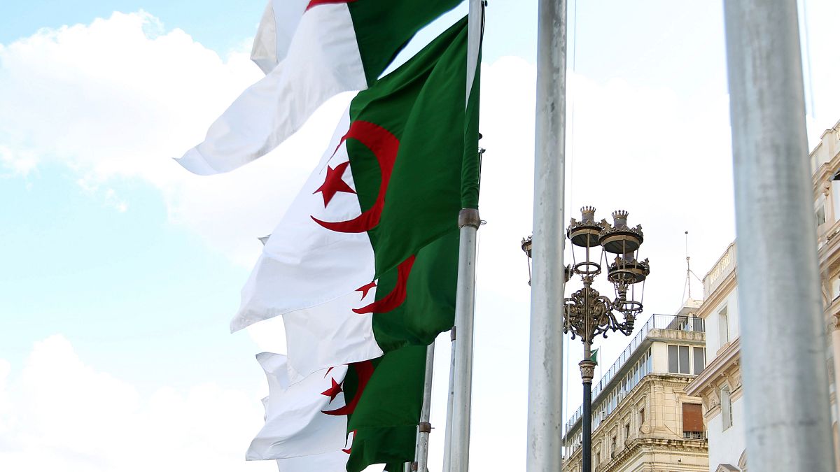 La plus grande crise depuis l'indépendance" : quel avenir pour les relations franco-algériennes ?