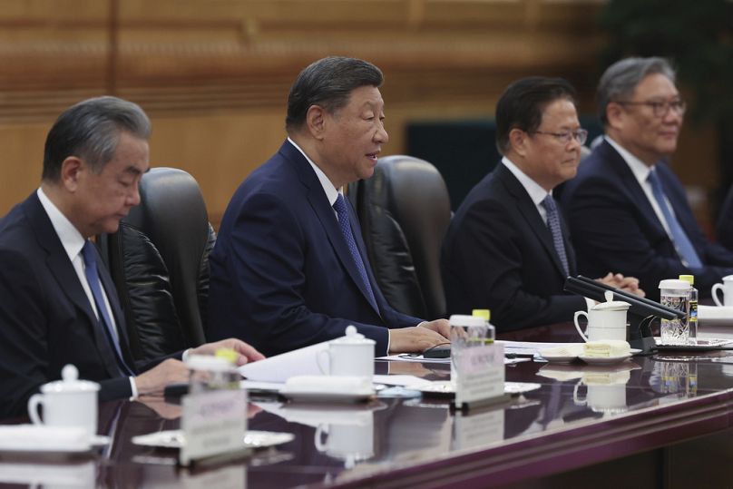 O presidente chinês, Xi Jinping, durante a reunião com os representantes do Governo português