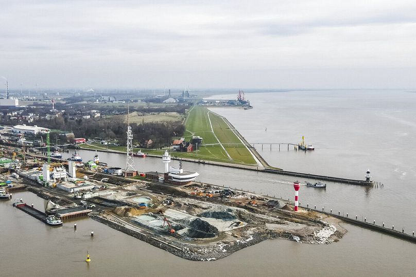 Unas obras en las esclusas de Brunsbüttel, en el norte de Alemania, el 1 de marzo de 2022.