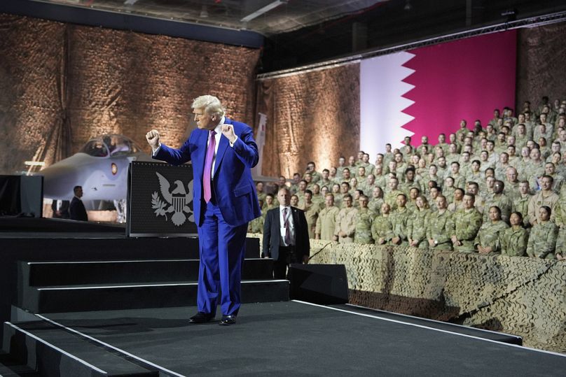 الرئيس دونالد ترامب بعد إلقائه كلمة في قاعدة العديد الجوية، يوم الخميس 15 مايو 2025، في الدوحة، قطر