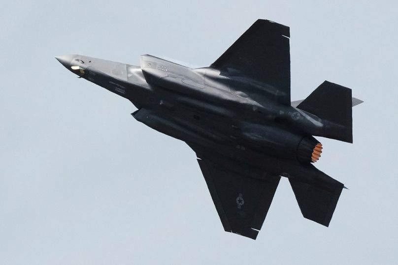 Eine F35 von Lockheed Martin fliegt auf der Paris Air Show am Dienstag, 17. Juni 2025, in Le Bourget nördlich von Paris