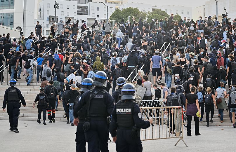 La police disperse des manifestants lors d'un rassemblement à Marseille, dans le sud de la France, mercredi 10 septembre 2025. 