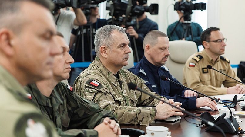 General Wieslaw Kukula, chefe do Estado-Maior General das Forças Armadas polacas, durante uma reunião extraordinária do Governo, 10 de setembro de 2025. 