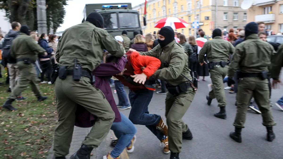 Belarus frees 52 prisoners after Trump’s intervention, Nausėda says