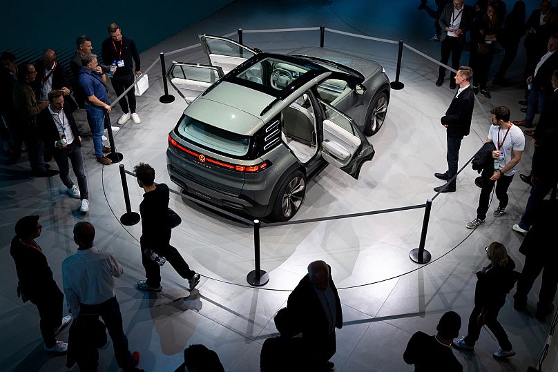 Концепт-кар Volkswagen ID.CROSS представлен на стенде Volkswagen во время открытия Международного автосалона в Мюнхене, 9 сентября 2025 г.