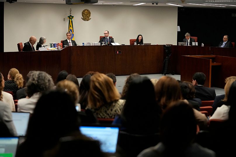 Os juízes do Supremo Tribunal Federal do Brasil reúnem-se para a fase de veredicto e sentença do julgamento de Jair Bolsonaro , em Brasília, Brasil, quinta-feira, 11/9