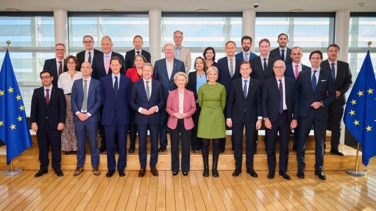 ΕΕ: Η Σύνοδος Κορυφής για την αυτοκινητοβιομηχανία επιβεβαίωσε την εστίαση στα ηλεκτρικά οχήματα