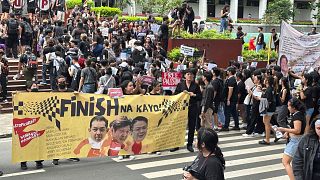Les étudiants de l'Université des Philippines protestent contre les coupes budgétaires