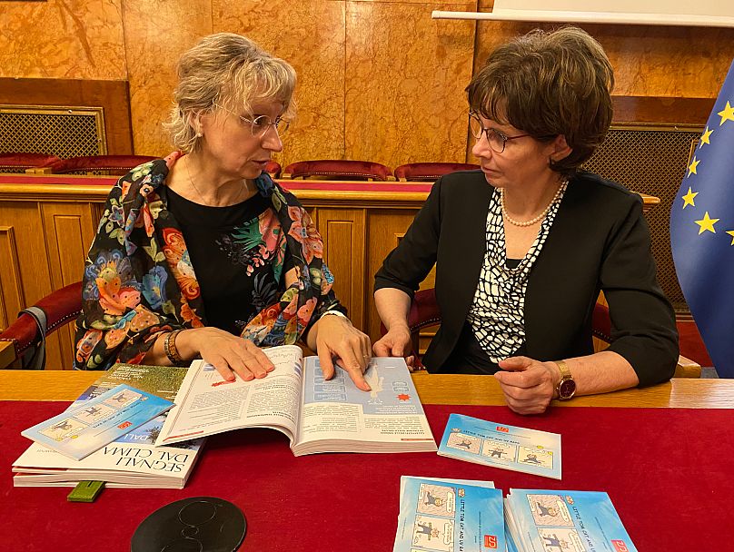 Federica Flapp (à esquerda) e a Dra. Ana Benedičič (à direita). 