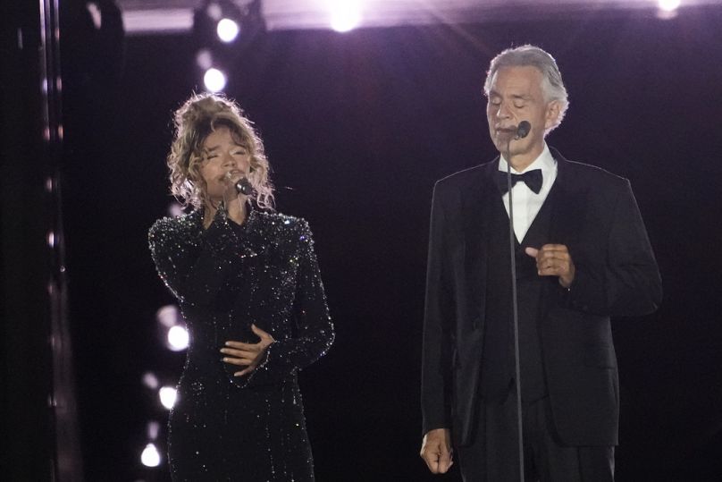Karol G és Andrea Bocelli énekel a Vatikánban 2025.09.13.