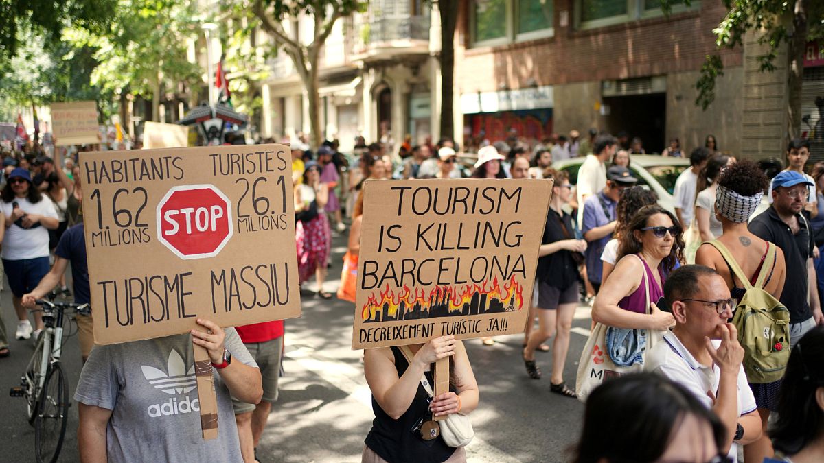 Spain to convert 53,000 tourist flats into permanent rentals