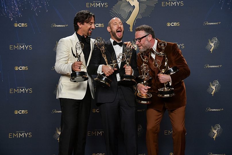 James Weaver, Evan Goldberg und Seth Rogan mit Emmy Awards am Sonntag, 14. September 2025
